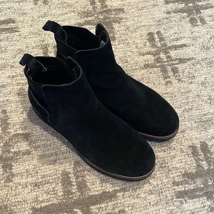 Womens Blondo black suede pull on Chelsea bootie